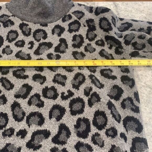 NWOT Cynthia Rowley Small Gray Black Leopard Mock Turtleneck Sweater Wool Blend - Picture 5 of 7
